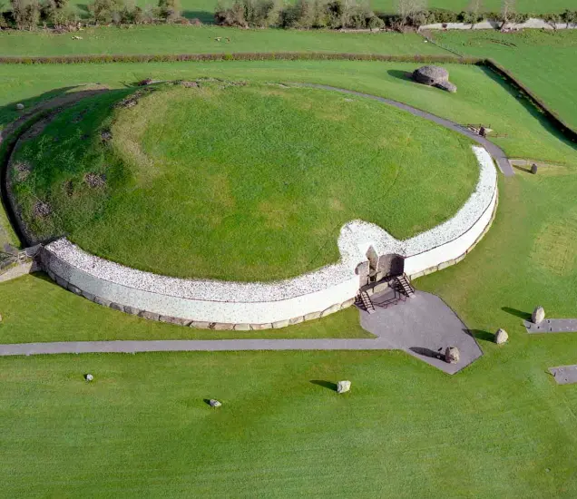 Brú na Bóinne [Newgrange & Knowth] Featured Photo